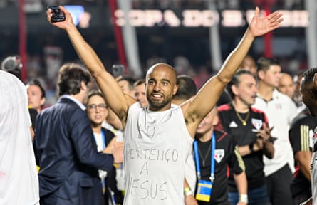 Lucas Moura celebrates with his teammates after São Paulo’s victory in the Copa Do Brasil final