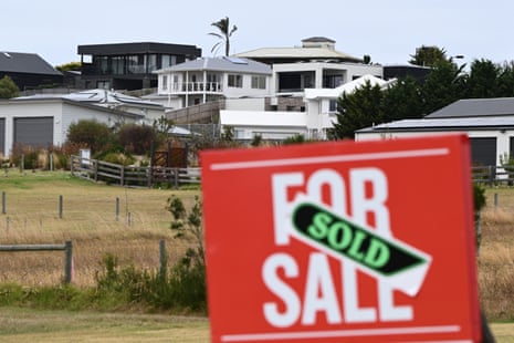 A for sale sign in Victoria