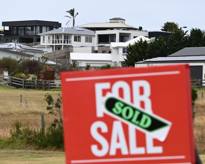 Australia’s first home buyers are still taking out loans as property investors step back, data shows