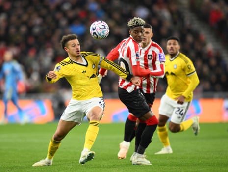 Ethan Ampadu fends off Nilson Angulo of Sunderland.