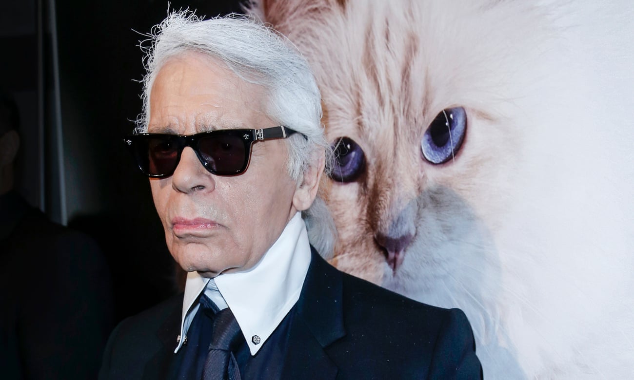 Lagerfeld in Berlin, 2015, with an image of his beloved cat, Choupette.