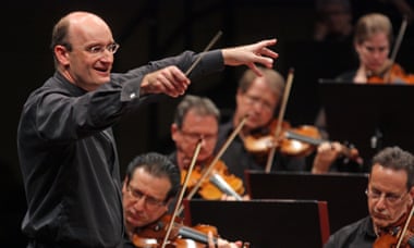 conductor Andrew Manze.