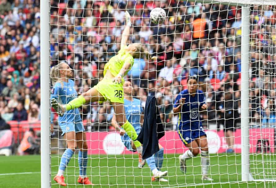City keeper Ellie Roebuck fails to deal with Millie Bright’s cross and Sam Kerr heads the ball in to give Chelsea the lead.