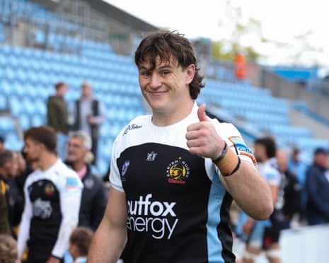 Tom Hooper gives a thumbs up to the camera