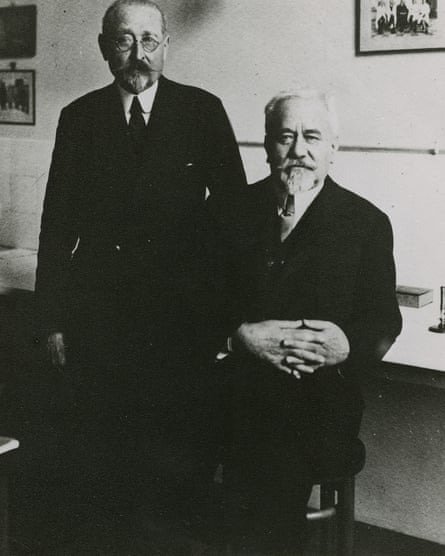 A black and white image pf Camille Guérin and physician Albert Calmette side by side.