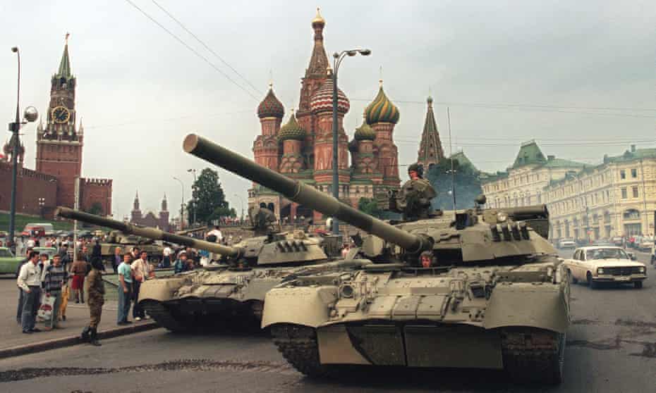 Soviet tanks near the Kremlin in August 1991