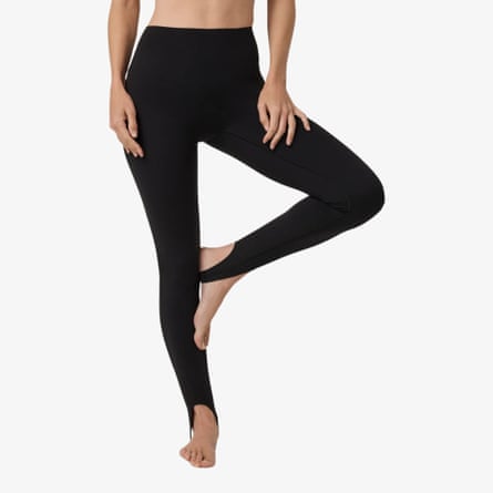 Vuori FormRefined Stirrup Legging in black.