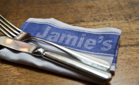 Vaisselle dans une succursale italienne de Jamie… perdre la chaîne l’année dernière a été un coup dur.