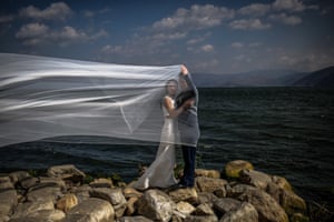 A couple pose next to Lake Erhai in Dali, Yunnan province