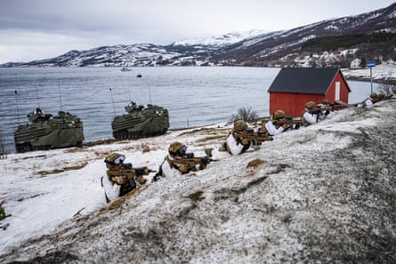 Snowy background, tanks and Italian Marines taking up position on sloping ground