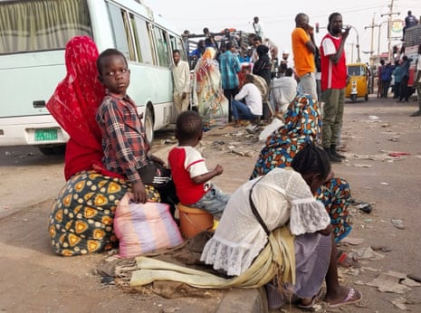 Sudanese families flee South Khartoum