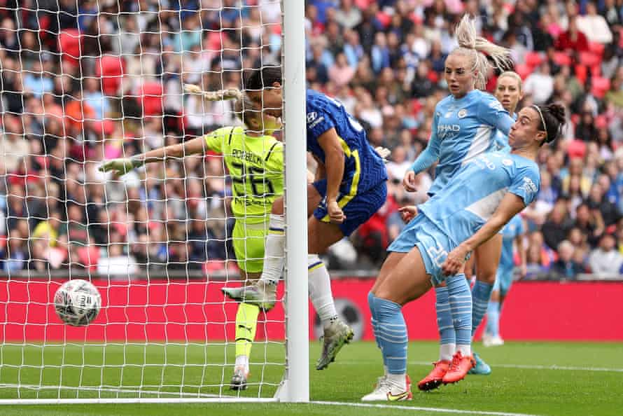 City keeper Ellie Roebuck fails to deal with Millie Bright’s cross and Sam Kerr heads the ball in to give Chelsea the lead.