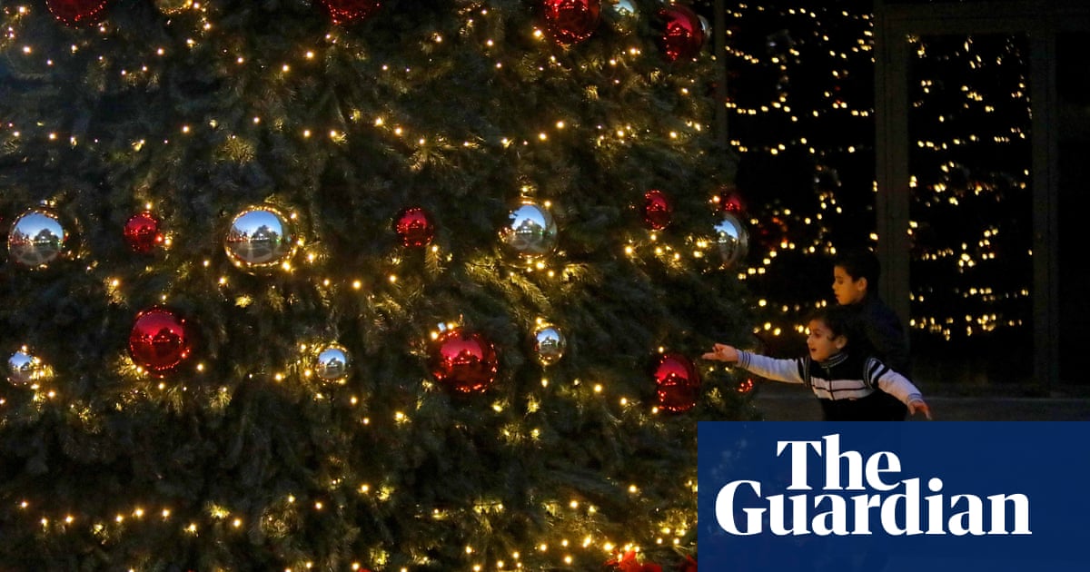 Lebanon faces ‘depressing’ Christmas as internet crisis stops festive calls