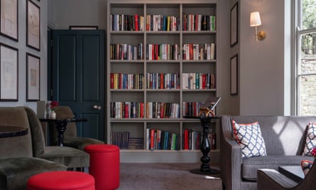 0032 - 2017 - Old Bank Hotel - Oxford - High Res - Library Sunlight Bookshelf