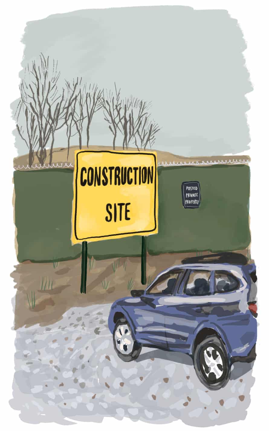 Illustration d'une voiture garée devant le panneau du chantier de construction. 