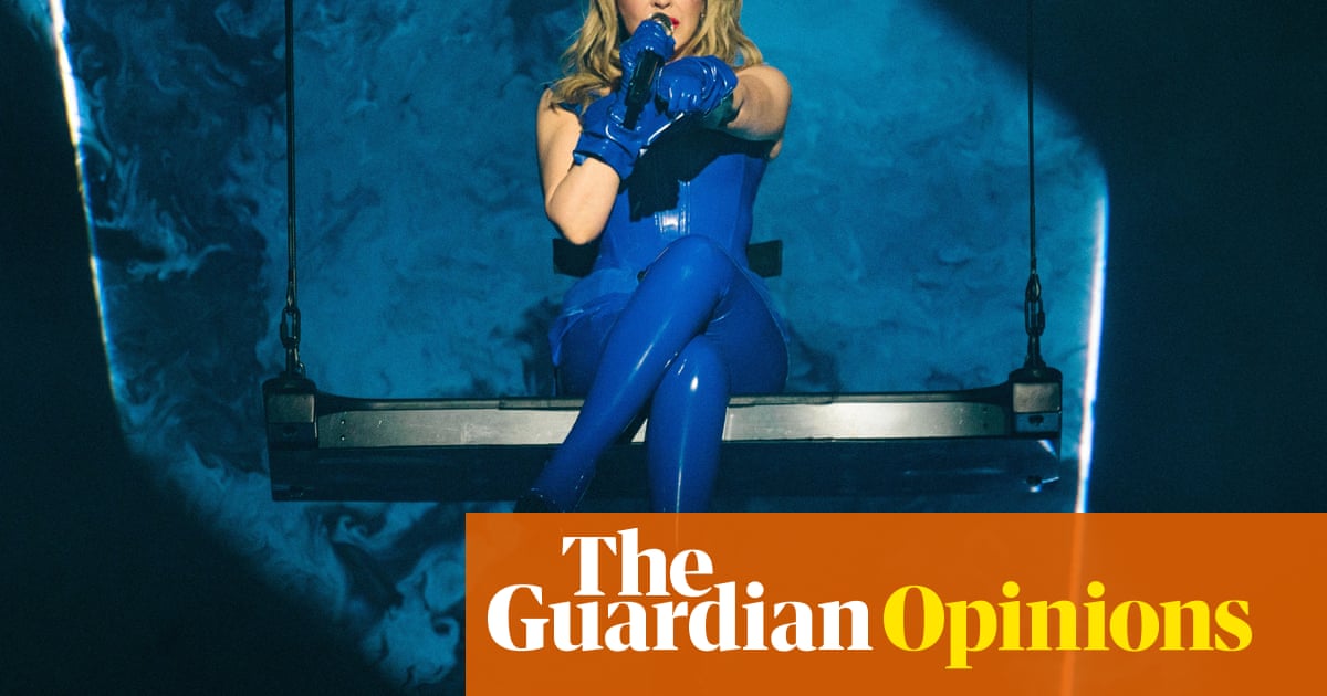 The worst gig-goers aren't phone-wielding teens. It's creepy blokes zooming in on female musicians