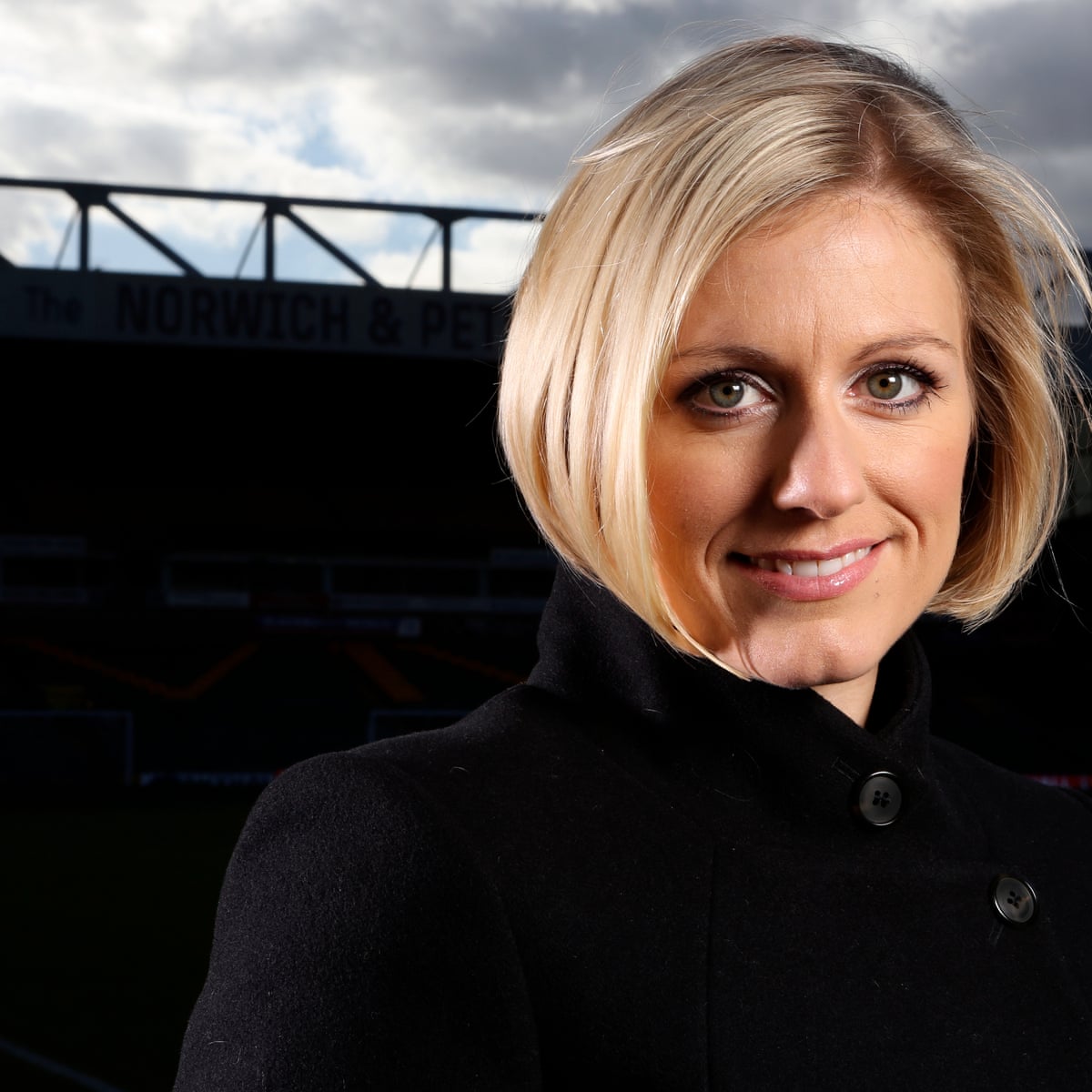 How Rebecca Lowe Went From England To Become The Us S Face Of Football Football The Guardian