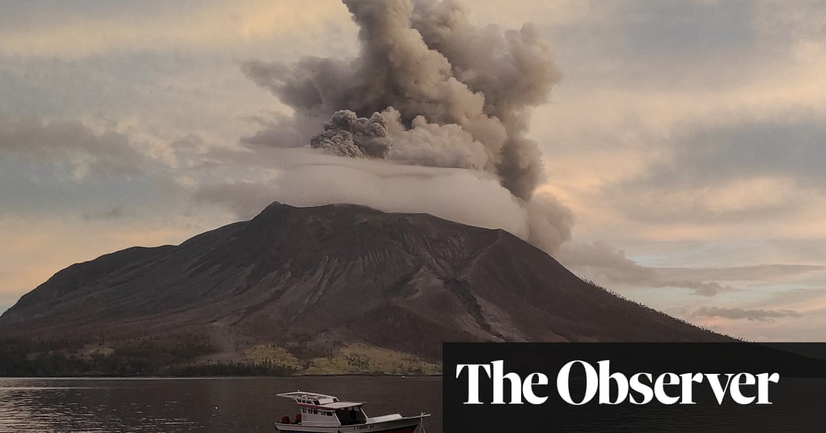 Indonesia volcano: thousands evacuated amid spreading ash and tsunami fears | Indonesia Indonesia volcano: thousands evacuated amid spreading ash and tsunami fears | Indonesia