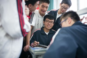 Yuan Rensheng celebrates with his teachers and classmates.