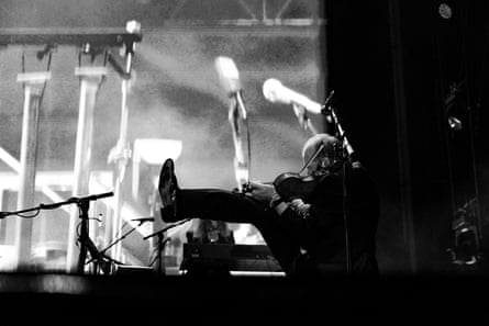 Warren Ellis on stage.