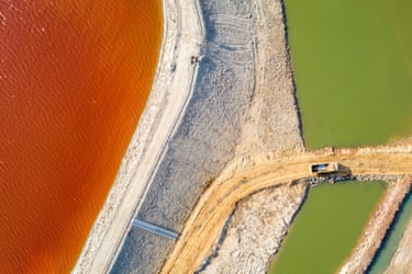 Unidentified industrial pollution is collected in Shandong province