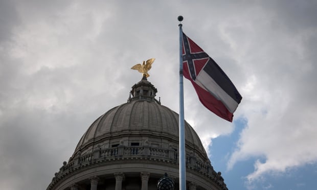 Lawmakers in Mississippi voted on June 28 to remove the Confederate battle standard from the state flag, after nationwide protests drew renewed attention to symbols of the United States’ racist past.