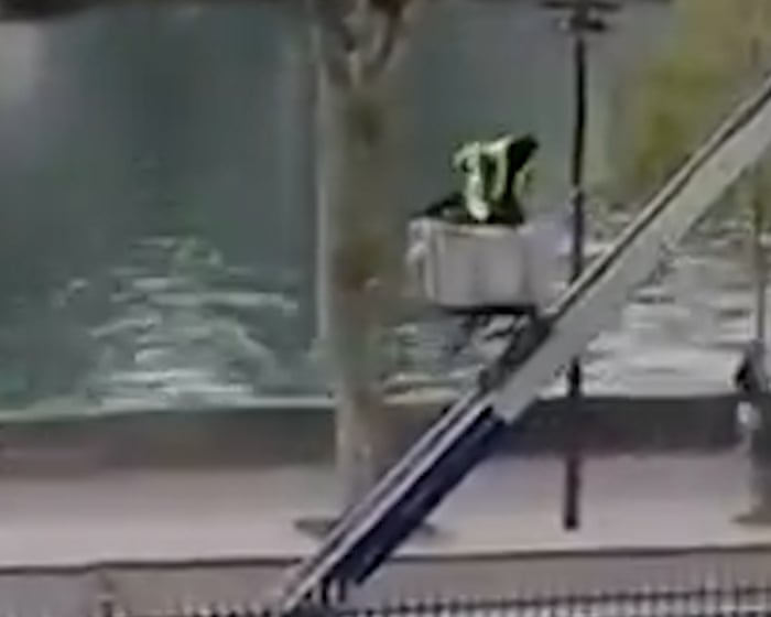 Louvre thieves’ slow-motion getaway using furniture lift was caught on video
