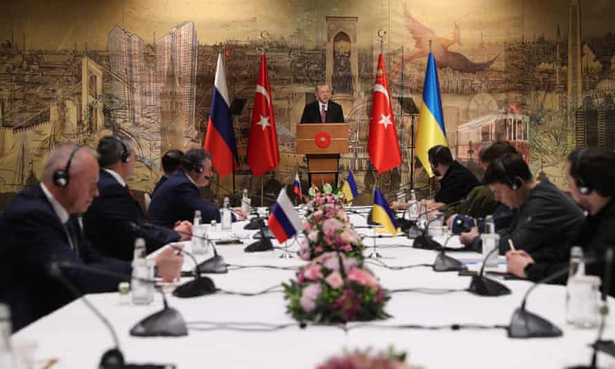 Erdoğan addresses the Russian and Ukrainian delegations before the talks at the Dolmabahce Palace in Istanbul.