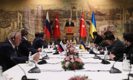 Turkey’s president, Recep Tayyip Erdoğan, addresses the Russian and Ukrainian delegations before the talks at the Dolmabahce Palace in Istanbul.