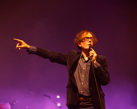 Pulp review – Jarvis Cocker’s captivating comeback turns a rapt crowd rapturous