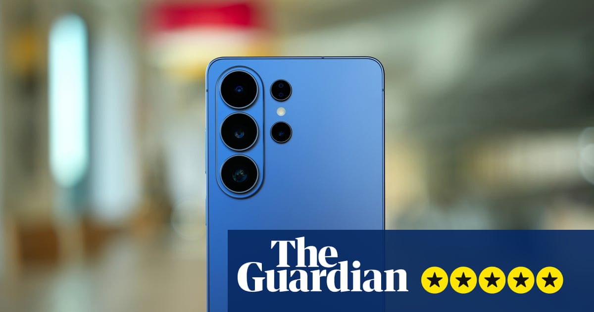 Samsung Galaxy S26 Ultra review: its huge screen blocks shoulder surfers from spying on you