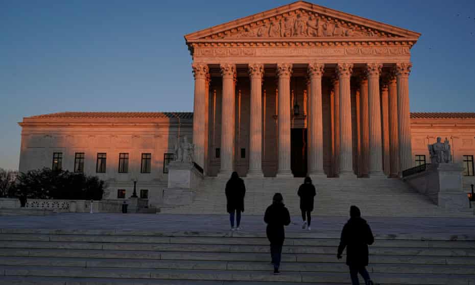 The U.S. Supreme Court is seen in Washington<br>The sun sets on the U.S. Supreme Court after it was reported U.S. Supreme Court Justice Stephen Breyer will retire at the end of this term, in Washington, U.S., January 26, 2022. REUTERS/Joshua Roberts