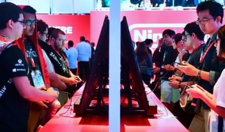 Fans play Super Smash Bros on Nintendo Switch at the E3 2018, in Los Angeles.