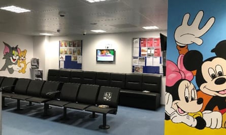 Paintings of Mickey and Minnie Mouse and Tom and Jerry on the walls of a waiting room