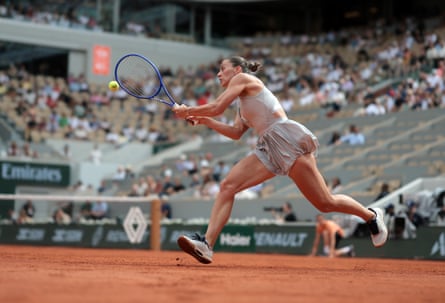 Marta Kostyuk takes on Iga Swiatek at Roland Garros