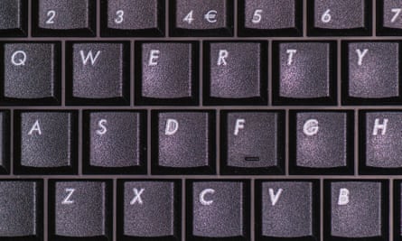 Fotografia aproximada de um teclado de computador