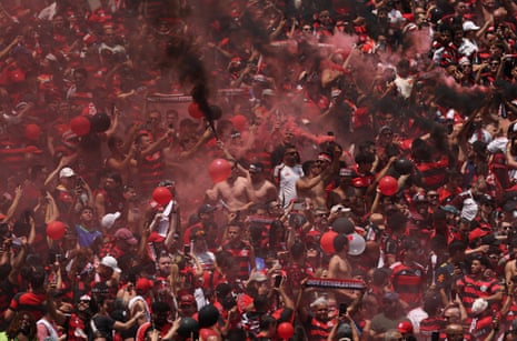 The Flamengo fans with the aforementioned ballons.