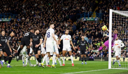 مانشستر سيتي يضيق الفارق إلى نقطتين في القمة بعد أن غرق سيميغو ليدز مانشستر سيتي يضيق الفارق إلى نقطتين في القمة بعد أن غرق سيميغو ليدز