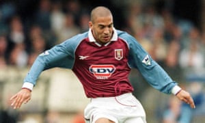 Stan Collymore playing for Aston Villa in 1998