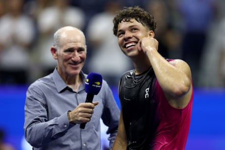 Ben Shelton conducts an on-court interview with ESPN’s Brad Gilbert after defeating Frances Tiafoe on Tuesday night in the US Open quarter-finals.
