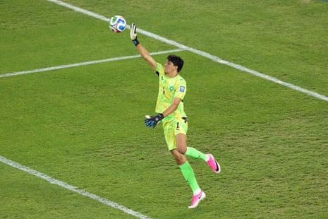 Morocco goalkeeper Yassine Bounou denies Micky Van de Ven.
