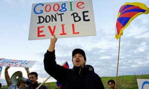 Students For A Free Tibet protest in front of Google's headquarters in Mountain View, California January 25, 2006. China's propaganda mandarins closed an outspoken supplement of a respected newspaper, as Web search leader Google announced restrictions on a new service for China to avoid confrontation with Beijing. REUTERS/Kimberly White