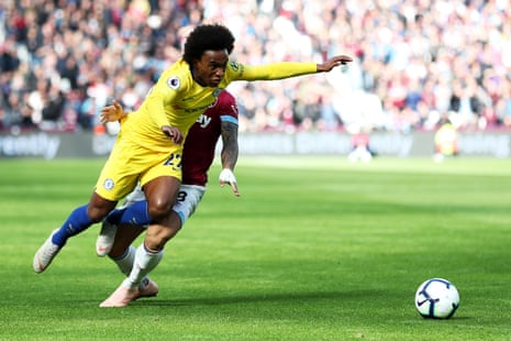 Willian, taken out by Anderson.