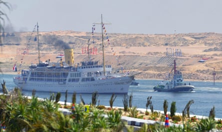 The ship taken by the Egyptian President, Abdel Fattah al-Sisi, traverses the new additions to the Suez Canal in 2015.