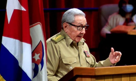 Raúl Castro announces his retirement