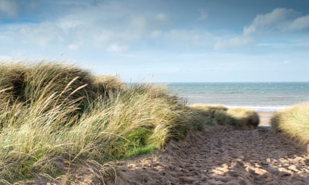 Yn Thie Thooit is 100m from The Lhen beach