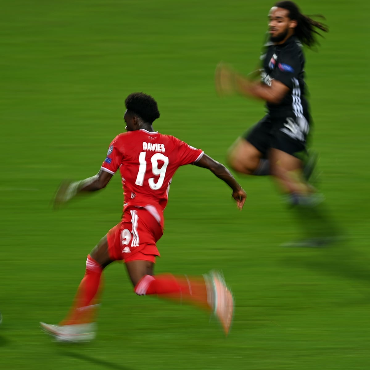 Alphonso Davies Bayern Munich S Roadrunner Speeds On To Centre Stage Andy Brassell Football The Guardian