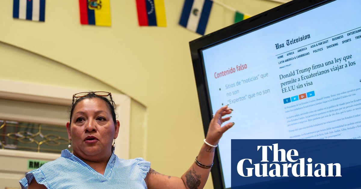 These journalists share vital reporting with thousands of US immigrants – all by text and WhatsApp