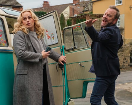 Man and van … Sutherland wirth Rebel Wilson in Tinsel Town.