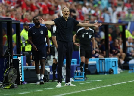Thomas Tuchel gesticulates